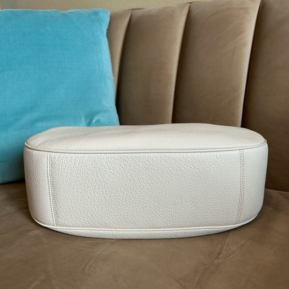 COACH East/West Harley Hobo Chalk Pebbled Leather. F38250. - Picture 9 of 12